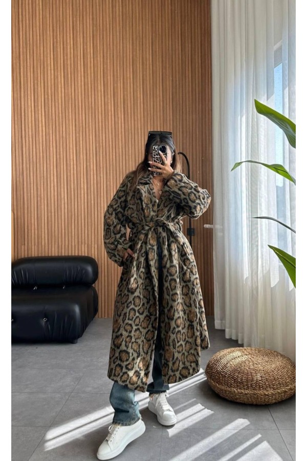 Kadın Kuşaklı Leopar Kaşe Kaban