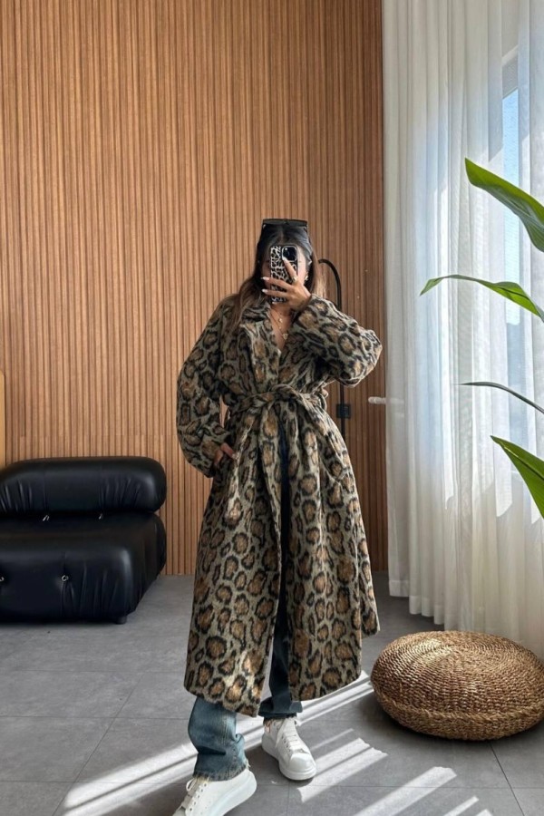 Kadın Kuşaklı Leopar Kaşe Kaban